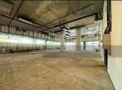 Middle Road (D7), Retail #465839101